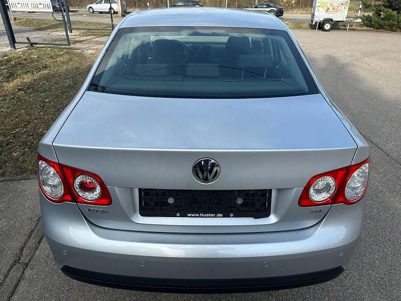 Gebraucht VW Jetta Comfortline 122 PS (89 kW) 2008 Silber Limousine