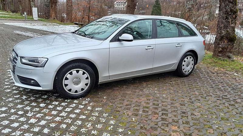 Eissilber metallic Gebraucht 2013 Audi A4 Attraction Kombi | 6.500 € (Guter Preis) - Bild 1/1