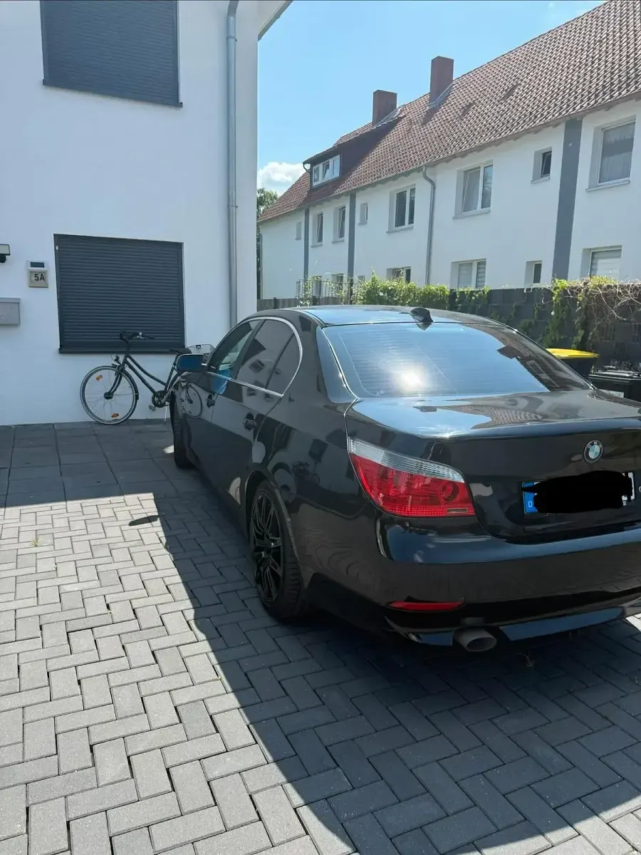 Gebraucht BMW 520 Sport Line 210 PS (154 kW) 2007 Schwarz Limousine