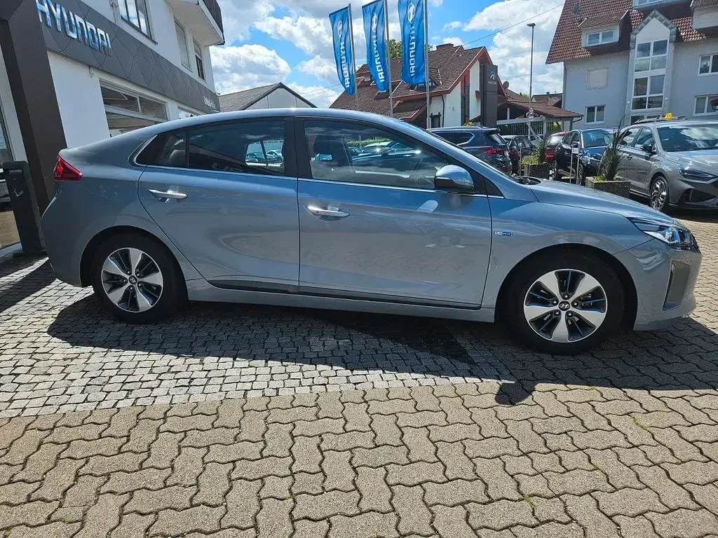 Gebraucht Hyundai Ioniq Style 141 PS (103 kW) 2017 Silber Kleinwagen