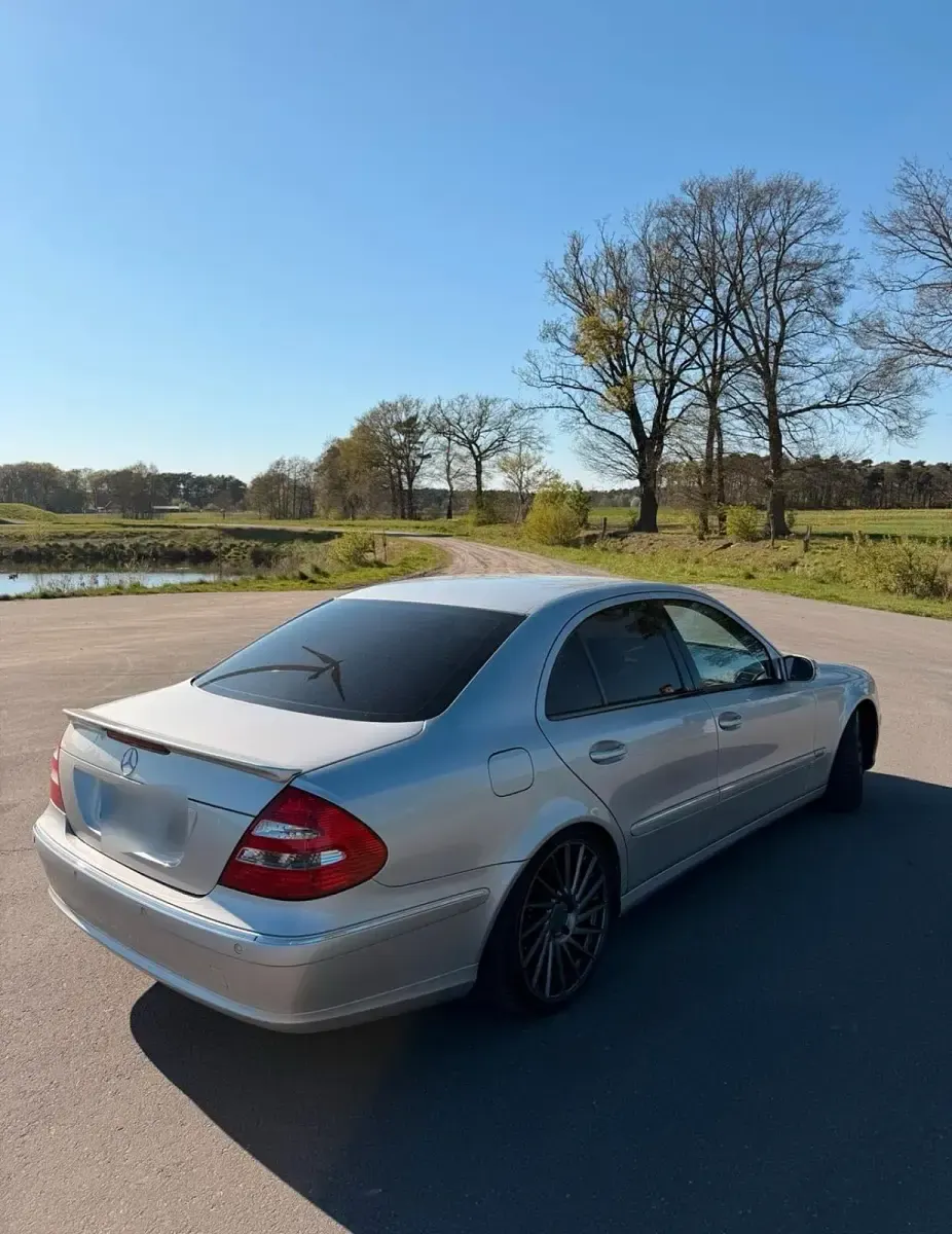 Second-hand Mercedes E200 163 CP (119 kW) 2003 Argintiu Berlinǎ