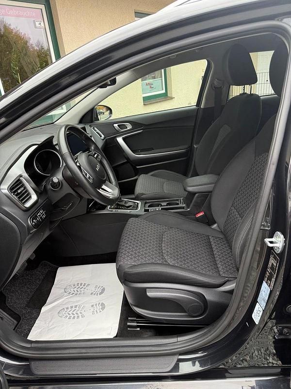 Gebraucht Kia Ceed 120 PS (88 kW) 2022 Schwarz Kleinwagen