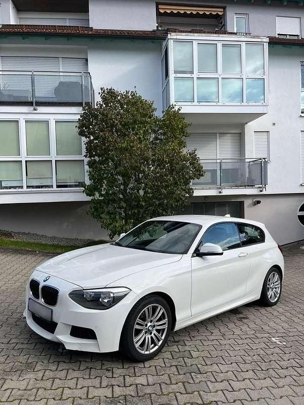 Weiß Gebraucht 2012 BMW 116 M Performance Kleinwagen | 7.300 € (Fairer Preis) - Bild 1/4