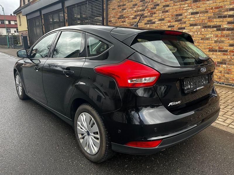 Gebraucht Ford Focus Business Edition 120 PS (88 kW) 2015 Schwarz Limousine