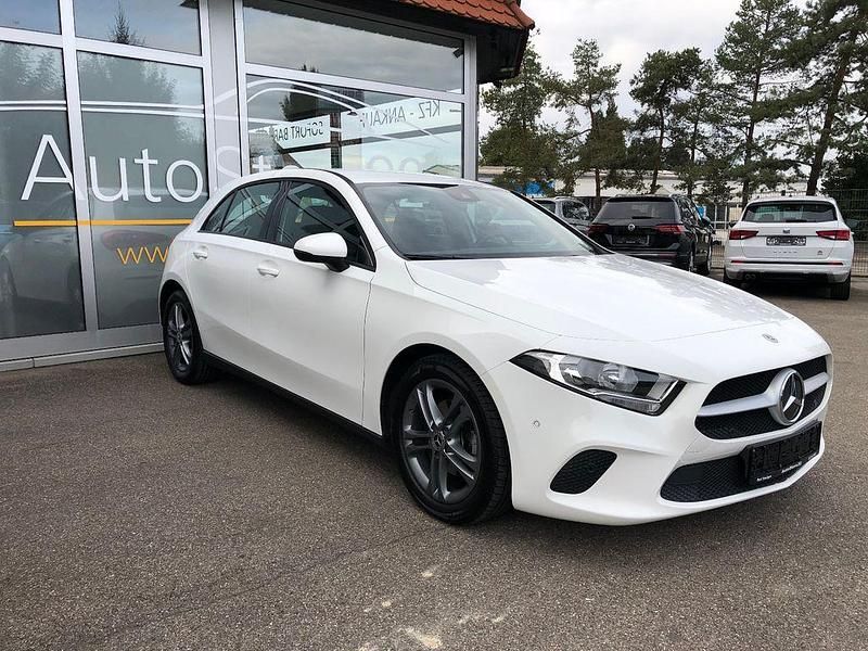 Weiß Gebraucht 2021 Mercedes A180 Business Limousine | 19.990 € (Superpreis) - Bild 1/4