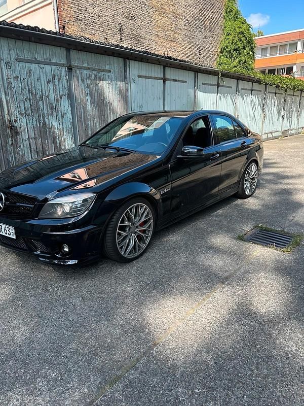 Schwarz Gebraucht 2010 Mercedes C63 AMG AMG Limousine | 32.900 € - Bild 1/1