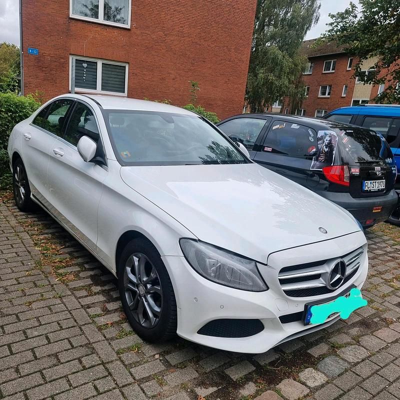 Weiß Gebraucht 2016 Mercedes C200 Avantgarde Limousine | 10.150 € (Superpreis) - Bild 1/4