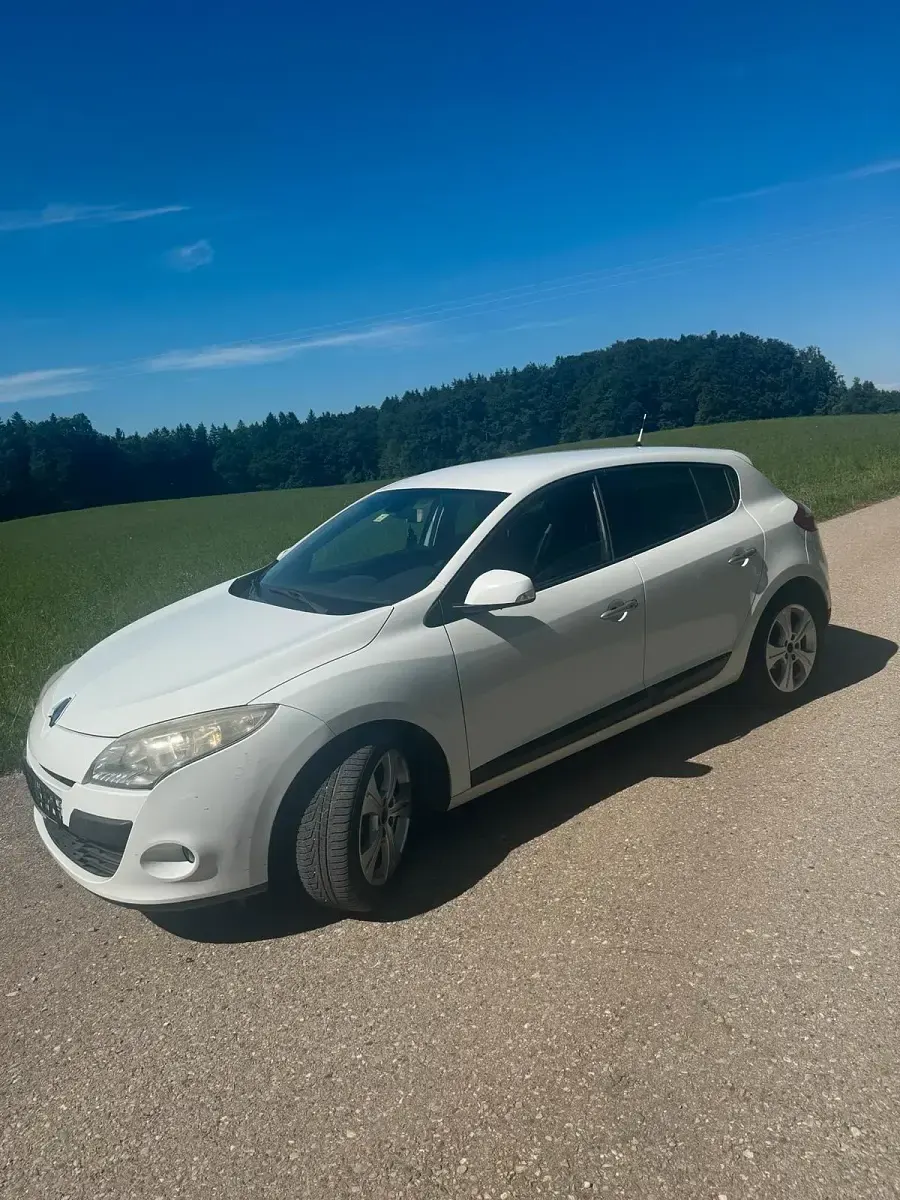 Gebraucht Renault Mégane III 131 PS (96 kW) 2009 Weiß Kleinwagen