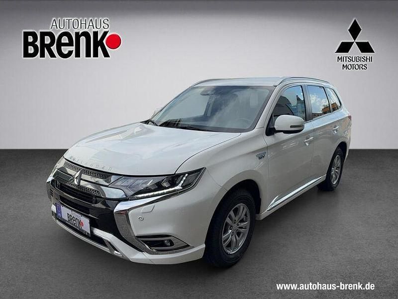Weiß Gebraucht 2020 Mitsubishi Outlander P-HEV Comfort Edition SUV | 18.950 € - Bild 1/3
