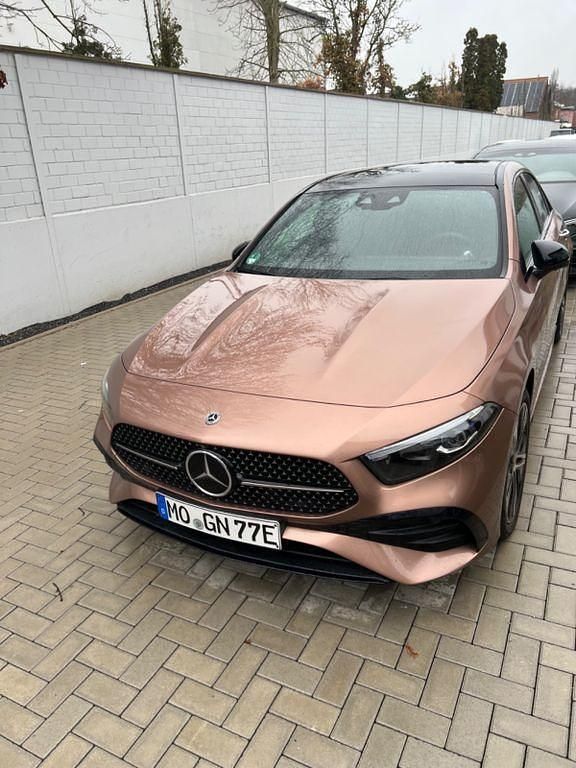 Gebraucht Mercedes A250 Advanced 218 PS (160 kW) 2023 Gold Limousine