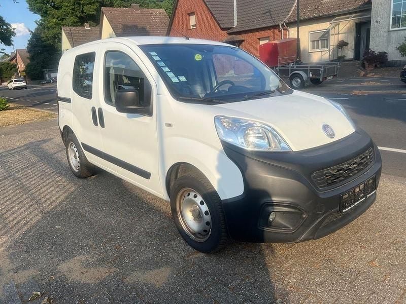 Colore esterno (weiß) Gebraucht 2018 Fiat Fiorino Basis Van / Kleinbus | 6.930 € (Etwas zu teuer) - Bild 1/4