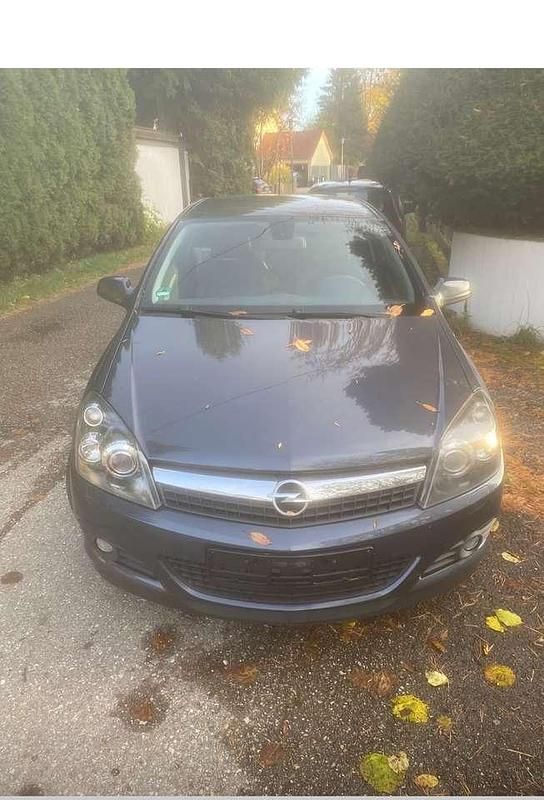 Gebraucht Opel Astra 103 PS (75 kW) 2008 Coupé