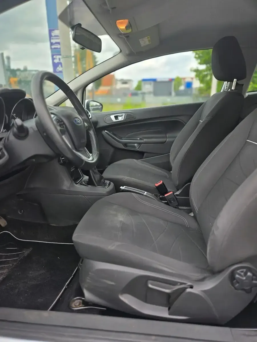 Gebraucht Ford Fiesta 75 PS (55 kW) 2016 Weiß Kleinwagen