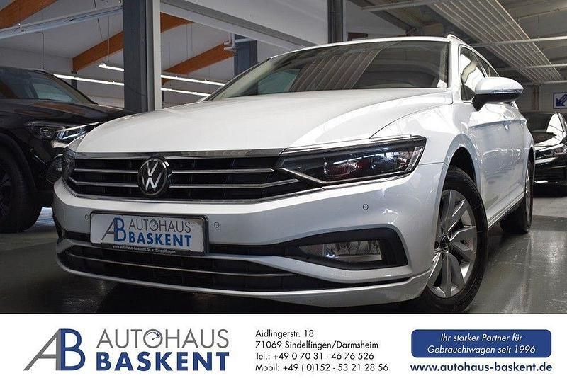 Weiß Gebraucht 2023 VW Passat Limousine | 24.890 € (Fairer Preis) - Bild 1/4