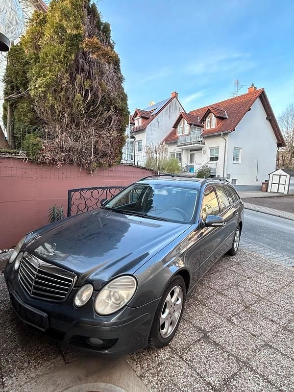 Grau Gebraucht 2009 Mercedes E280 Kombi | 2.399 € (Fairer Preis) - Bild 1/4