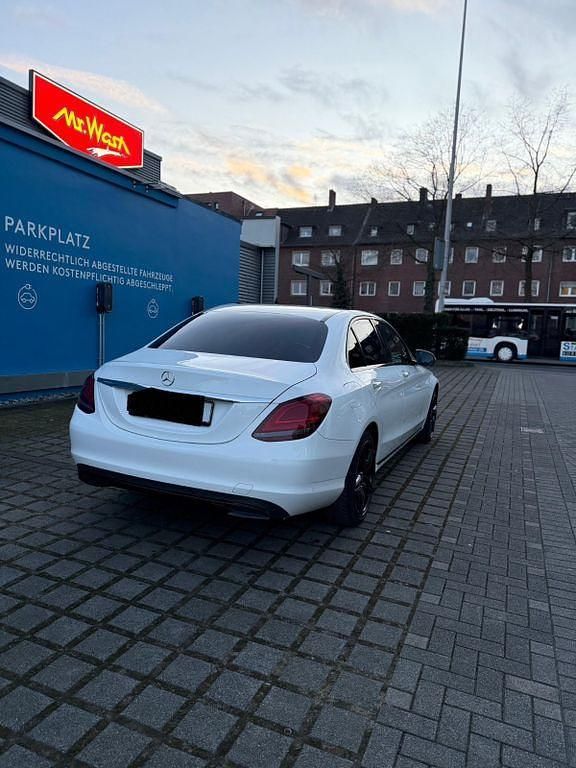 Gebraucht Mercedes C220 Night 194 PS (142 kW) 2019 Weiß Limousine