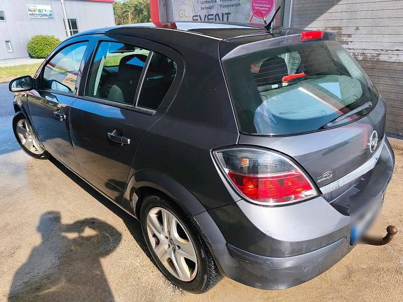 Gebraucht Opel Astra 116 PS (85 kW) 2009 Grau Limousine