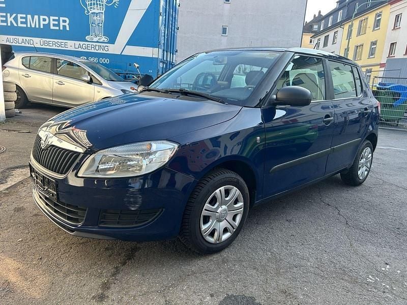 Gebraucht Skoda Fabia 60 PS (44 kW) 2014 Blau Kleinwagen