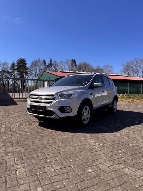 Usado Ford Kuga 150 HP (110 kW) 2019 Prateado SUV