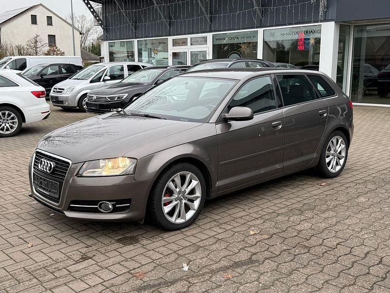 Gebraucht Audi A3 Ambition 105 PS (77 kW) 2011 Beige Limousine