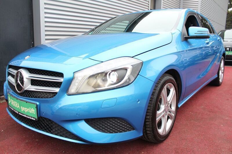 Blau Gebraucht 2014 Mercedes A200 Urban Limousine | 13.482 € (Guter Preis) - Bild 1/4