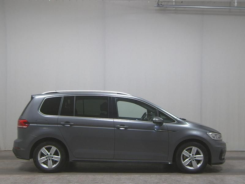 Indiumgrau metallic Gebraucht 2019 VW Touran R-line Van / Kleinbus | 21.980 € (Guter Preis) - Bild 1/4
