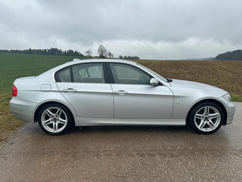 Gebraucht BMW 330 272 PS (200 kW) 2008 Silber Limousine