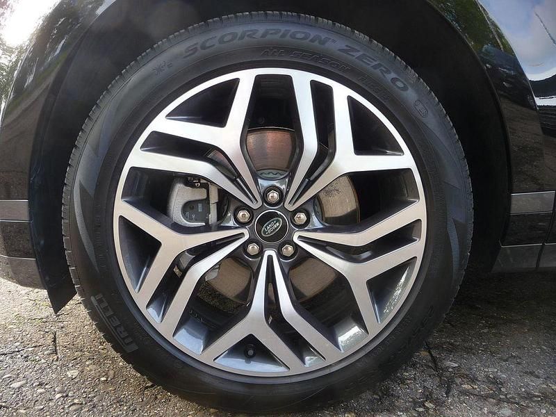 Gebraucht Land Rover Range Rover SE Dynamic 200 PS (147 kW) 2024 Schwarz SUV