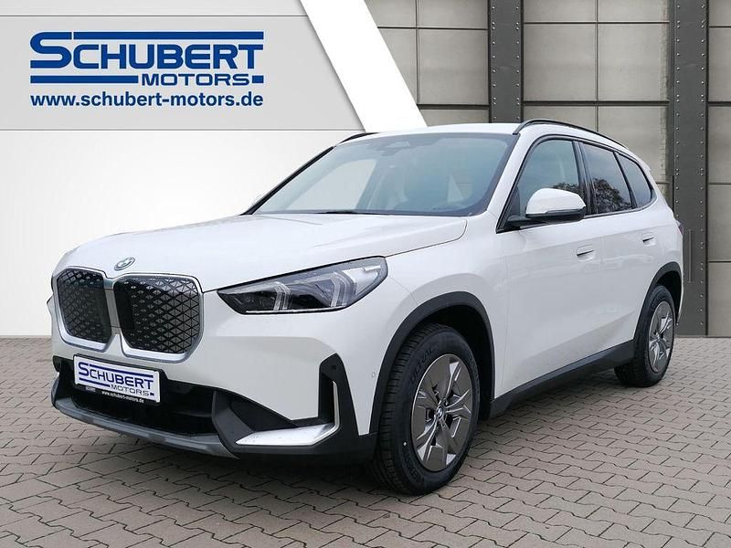 Alpinweiss iii Neu 2025 BMW iX1 SUV | 52.970 € (Teuer) - Bild 1/4
