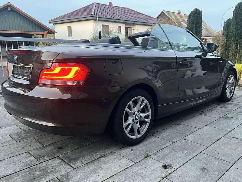 Gebraucht BMW 118 Cabriolet 143 PS (105 kW) 2012 Braun Cabrio
