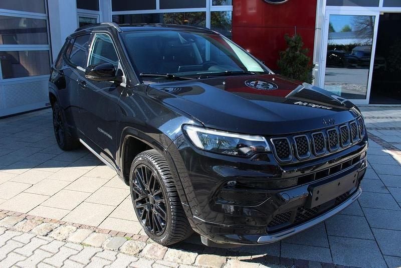 Second-hand Jeep Compass 131 CP (96 kW) 2023 Negru SUV