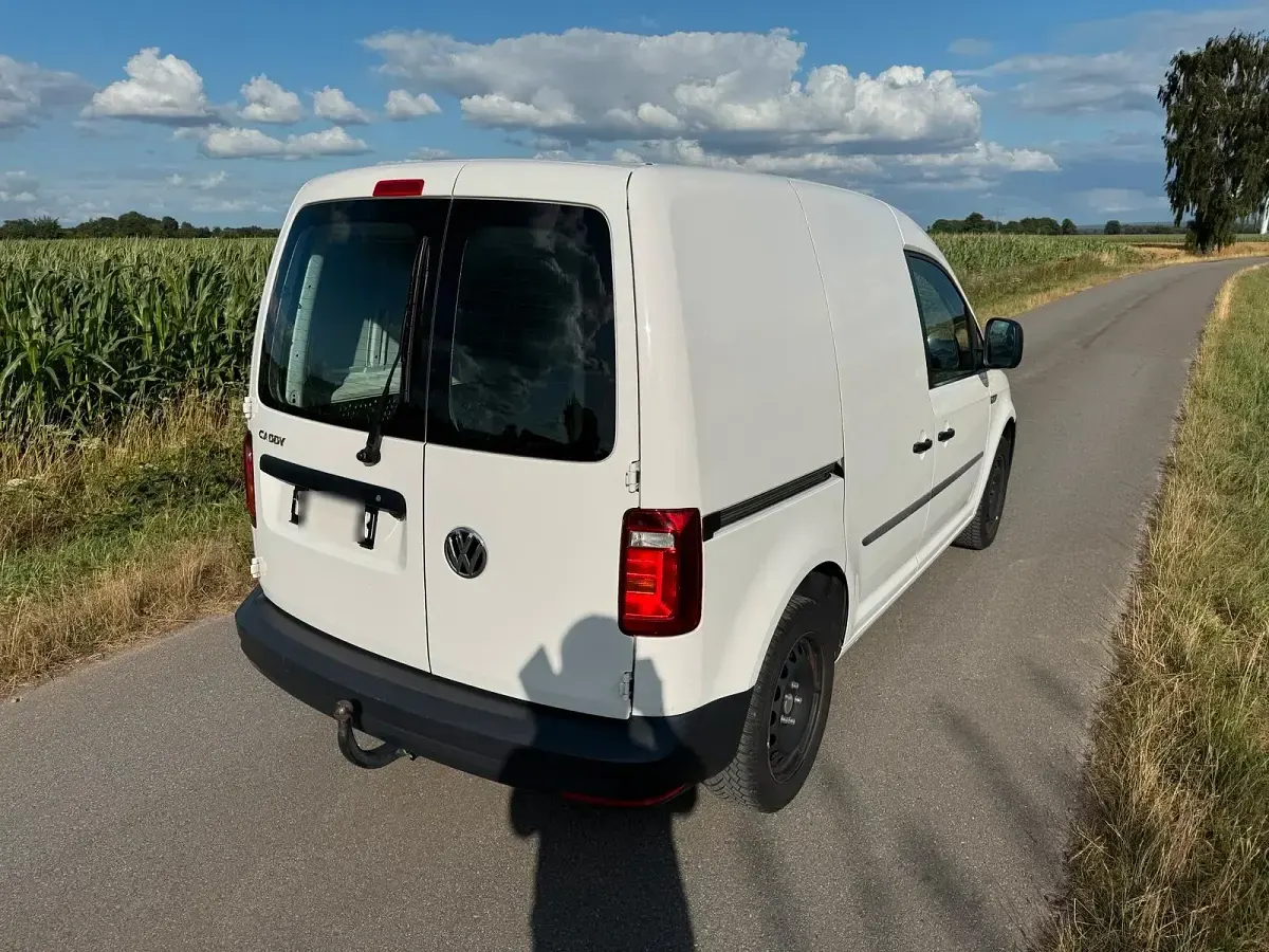 Gebraucht VW Caddy 102 PS (75 kW) 2018 Weiß Van / Kleinbus