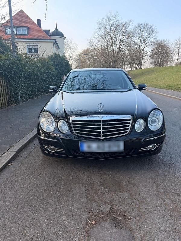 Gebraucht Mercedes E280 231 PS (169 kW) 2008 Schwarz Limousine