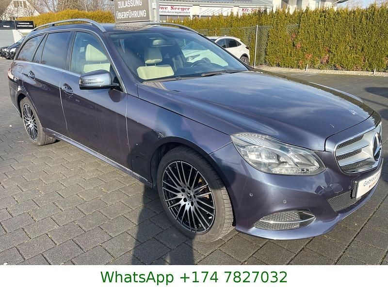 Gebraucht Mercedes E300 204 PS (150 kW) 2015 Blau Kombi