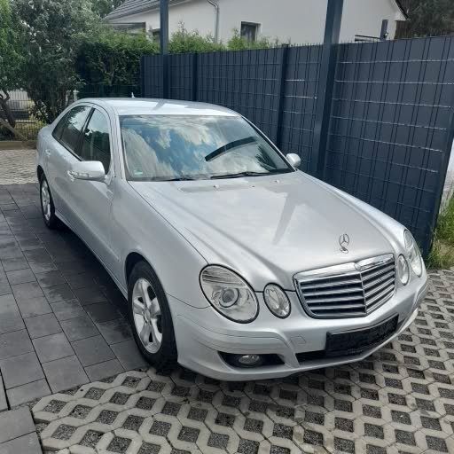 Silber Gebraucht 2007 Mercedes E200 Limousine | 8.500 € (Etwas zu teuer) - Bild 1/4