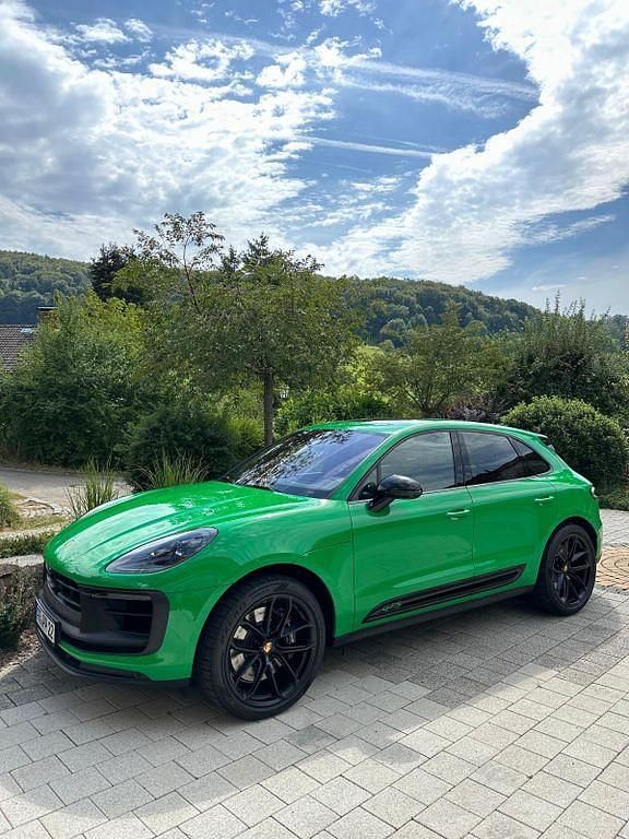 Grün Gebraucht 2023 Porsche Macan GTS Sport SUV | 103.900 € (Fairer Preis) - Bild 1/3