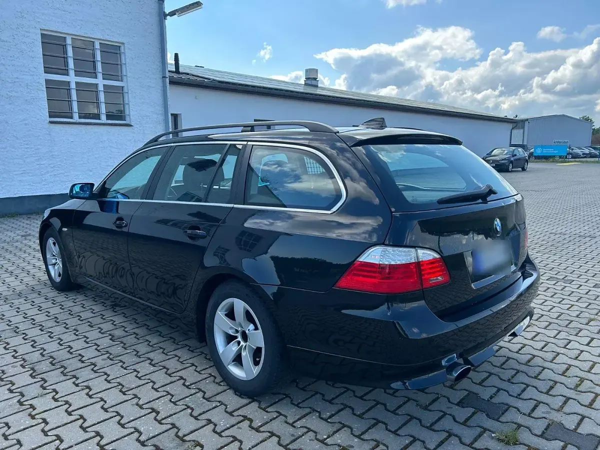 Gebraucht BMW 520 163 PS (119 kW) 2008 Schwarz Kombi