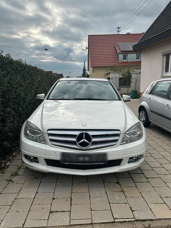 Weiß Gebraucht 2010 Mercedes C300 Avantgarde Limousine | 6.999 € (Fairer Preis) - Bild 1/4