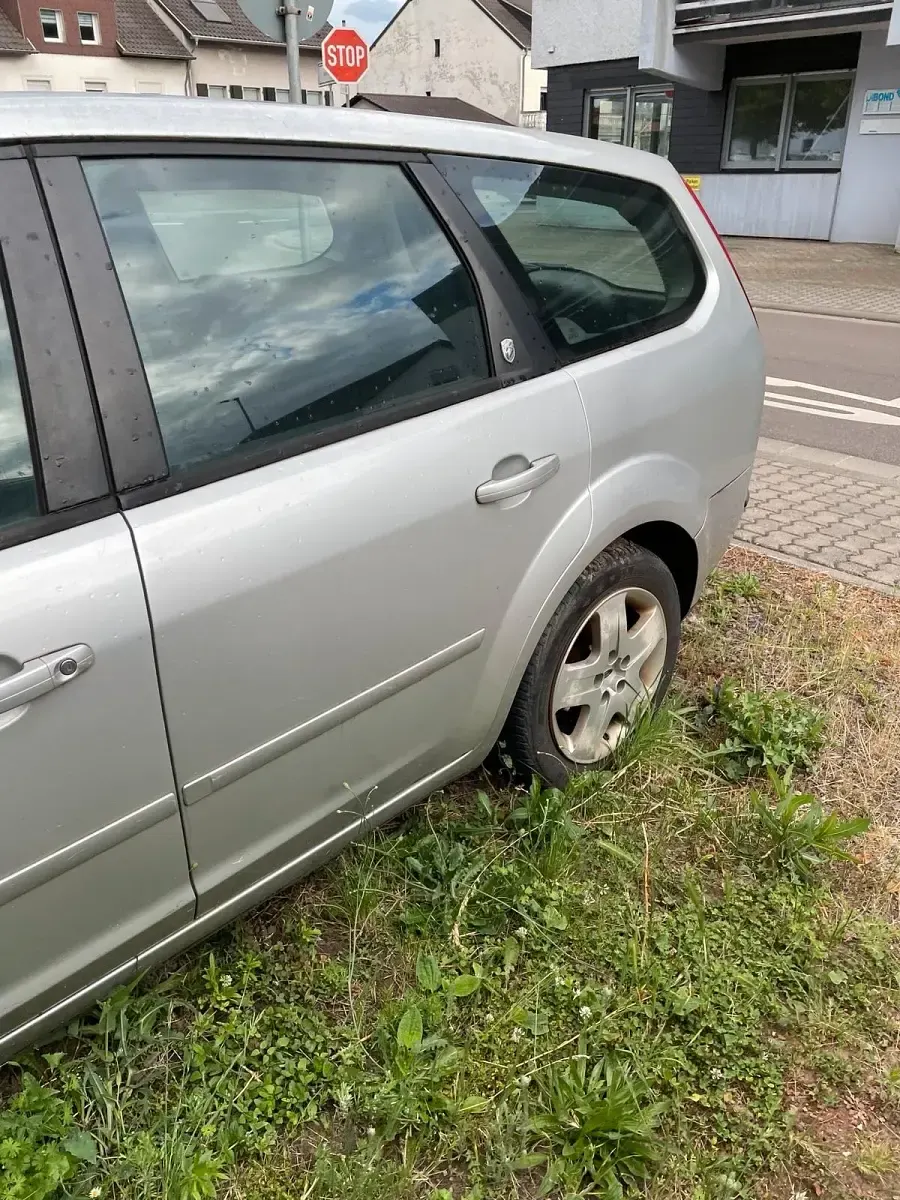 Gebraucht Ford Focus 100 PS (73 kW) 2007 Silber Kombi