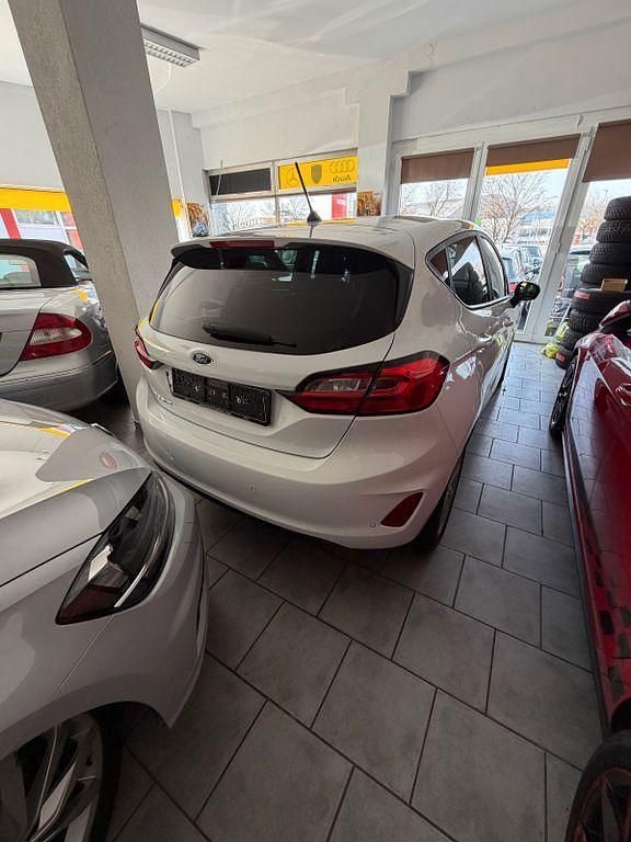 Gebraucht Ford Fiesta Cool & Connect 101 PS (74 kW) 2023 Weiß Kleinwagen