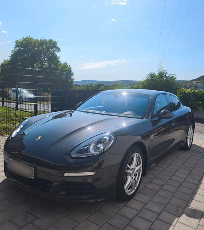 Grau Gebraucht 2015 Porsche Panamera Edition Limousine | 34.300 € (Guter Preis) - Bild 1/4