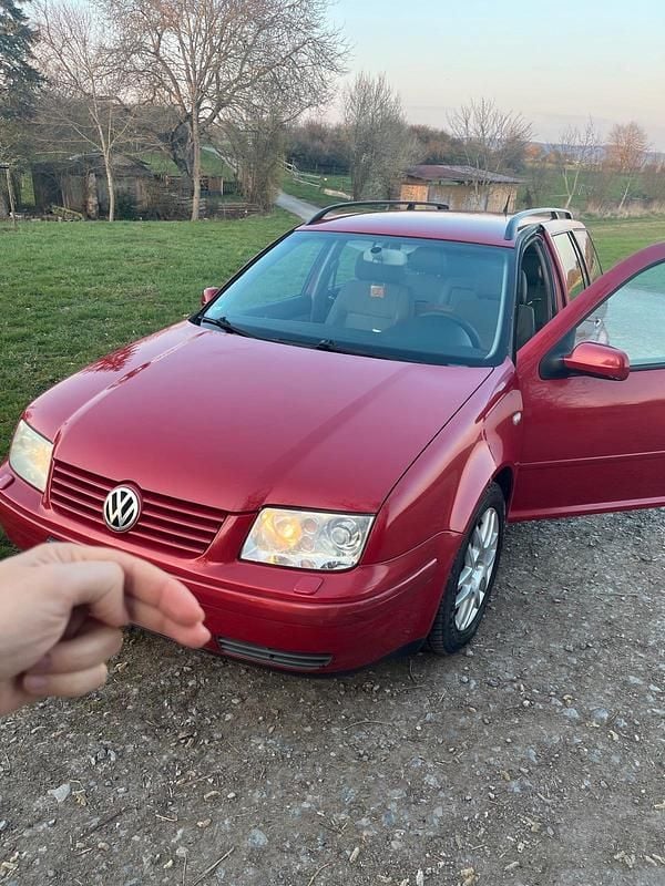 Gebraucht VW Bora 131 PS (96 kW) 2004 Rot Kombi