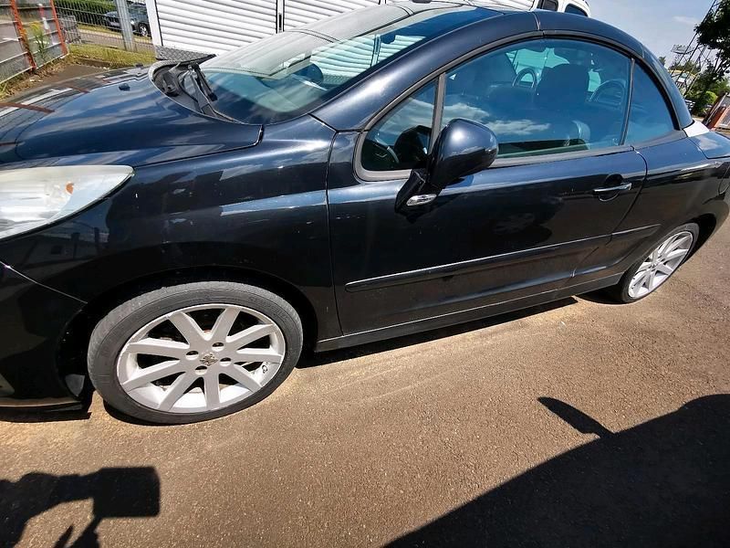 Schwarz Gebraucht 2008 Peugeot 207 CC Roland Garros Cabrio | 4.500 € - Bild 1/4