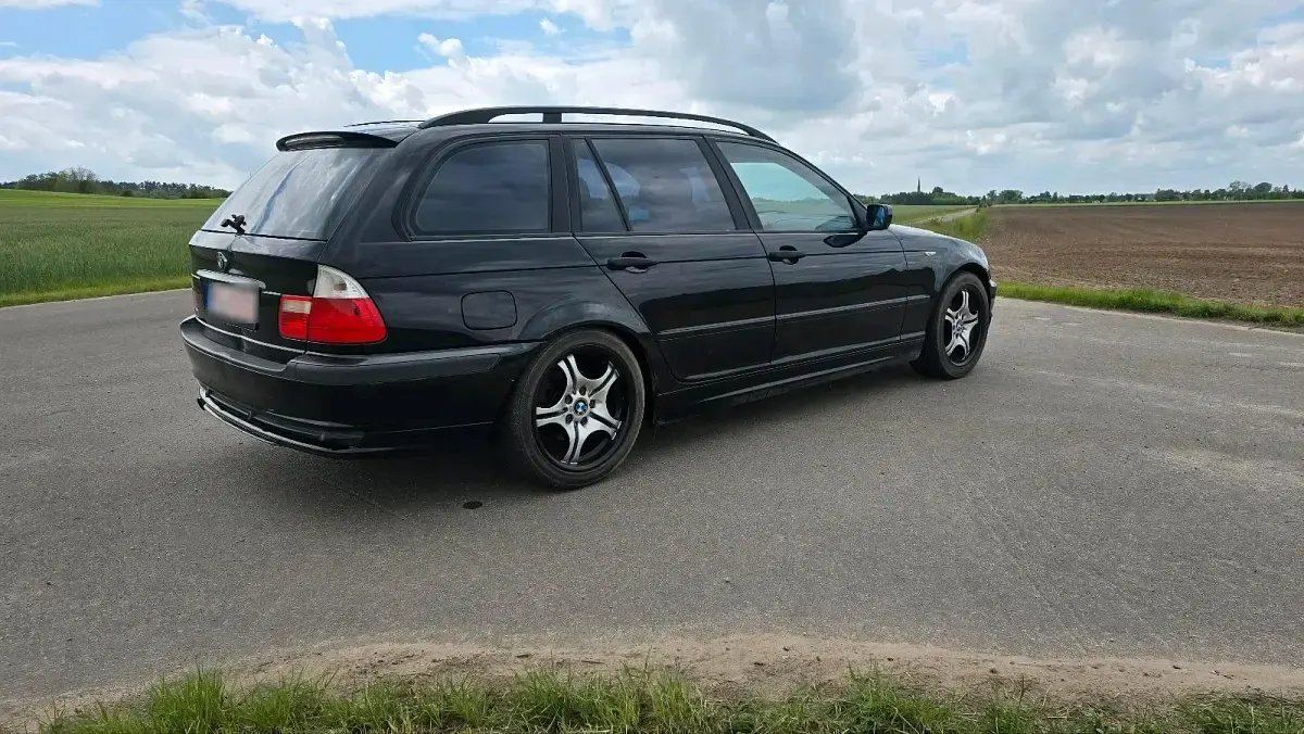 Gebraucht BMW 320 146 PS (107 kW) 2004 Schwarz Kombi