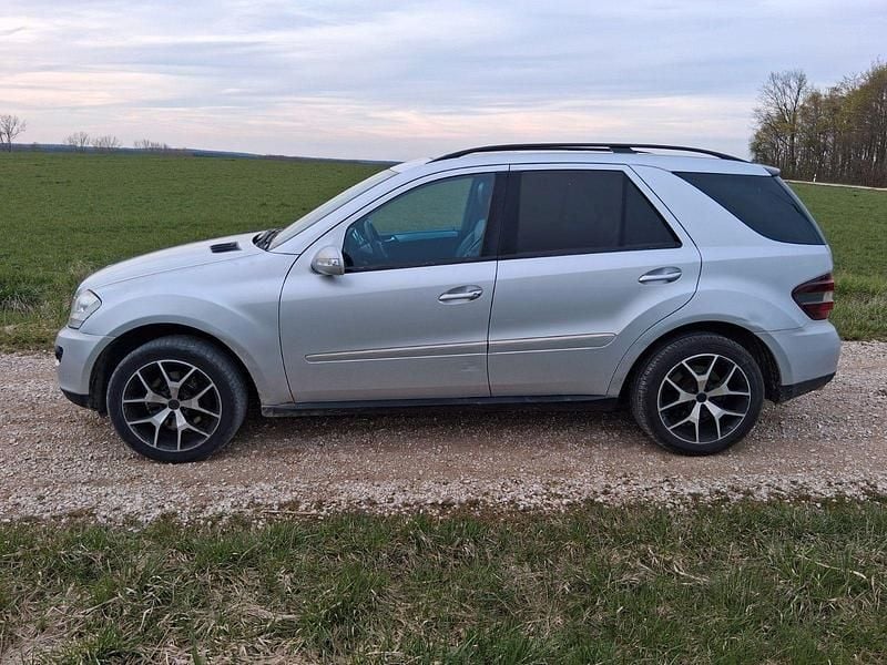Gebraucht Mercedes ML320 224 PS (164 kW) 2008 Silber SUV