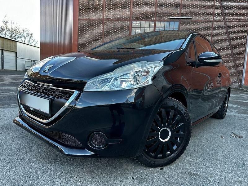 Gebraucht Peugeot 208 Active 95 PS (69 kW) 2012 Schwarz Kleinwagen