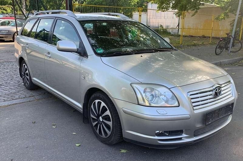 Silver metallic Gebraucht 2003 Toyota Avensis Kombi | 3.790 € (Fairer Preis) - Bild 1/4