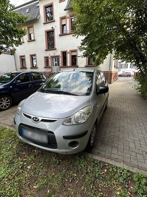 Silber Gebraucht 2010 Hyundai i10 Kleinwagen | 2.000 € - Bild 1/4