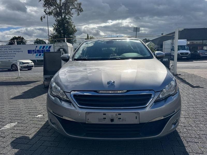 Grau Gebraucht 2016 Peugeot 308 Style Limousine | 6.450 € (Fairer Preis) - Bild 1/4