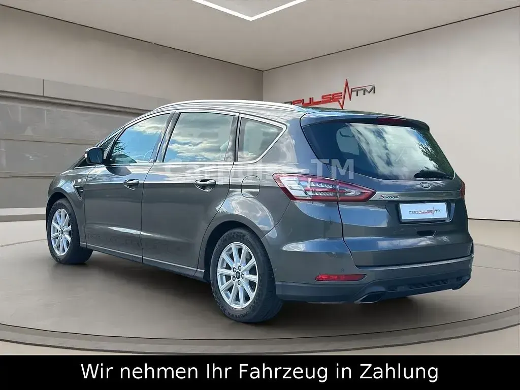 Używany Ford S-MAX Titanium 239 KM (175 kW) 2016 Magnetic Minivan